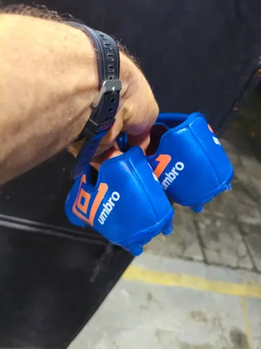 Chuteira umbro tam40 usado uma só vez pelo meu filho