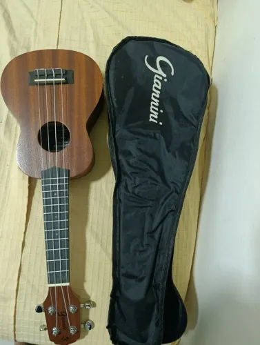 Ukulele Concert Giannini Guk-23 Acústico Nylon Com Bag Cor Walnut Satin