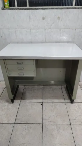 Mesa de aço para escritório 