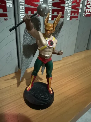 GAVIÃO NEGRO MINIATURA DC EAGLEMOSS