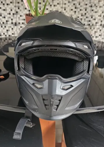 Vende-se capacete