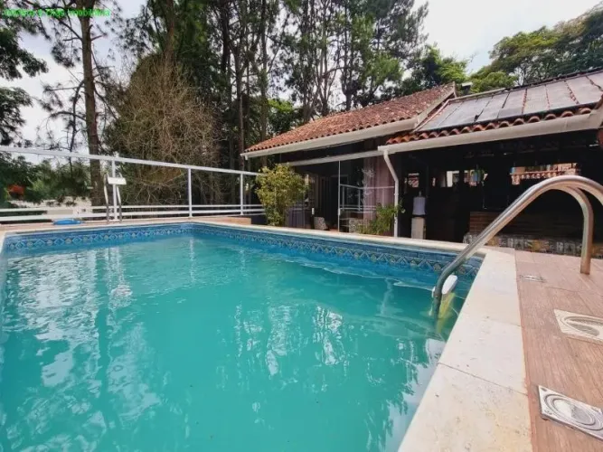 BELA casa em condomínio com LINDA VISTA privativa para a natureza, acesso pelo KM 26 da Ro