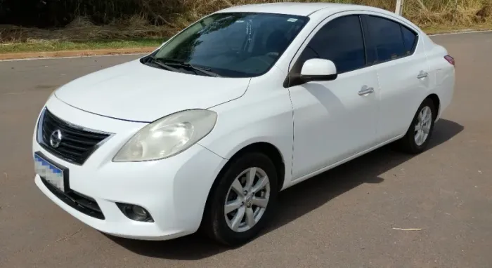 Nissan Versa SL 1.6 16V Flex Fuel 4P Mec. 2014