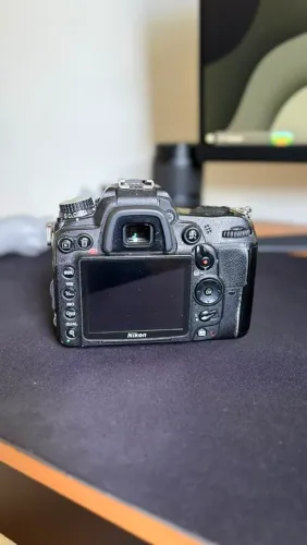 Nikon D7000 - Corpo da Câmera