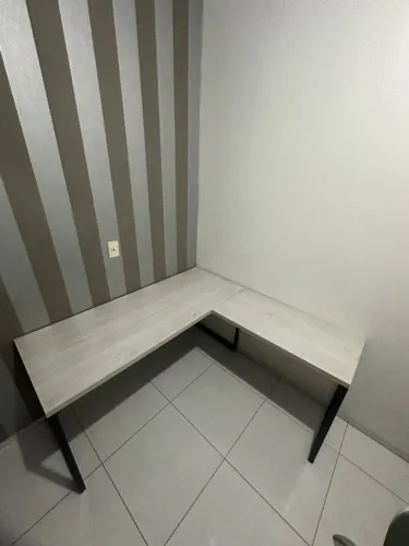 Escrivaninha para trabalho e estudo