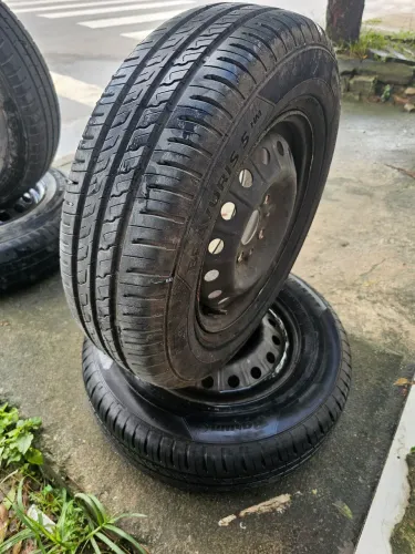 Dois pneus aro 13" 175/70 novo. Só os pneus