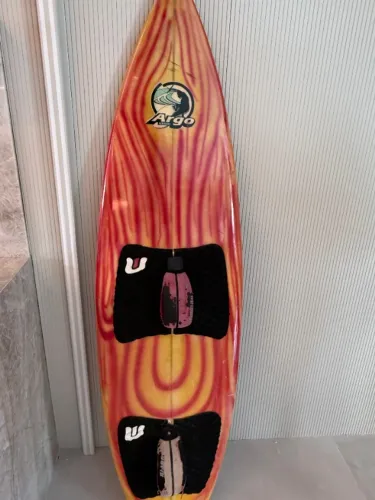 Prancha Argo Surfboards.Medida: 5'10";Material: EPS (Poliestireno Expandido); Ano 2016