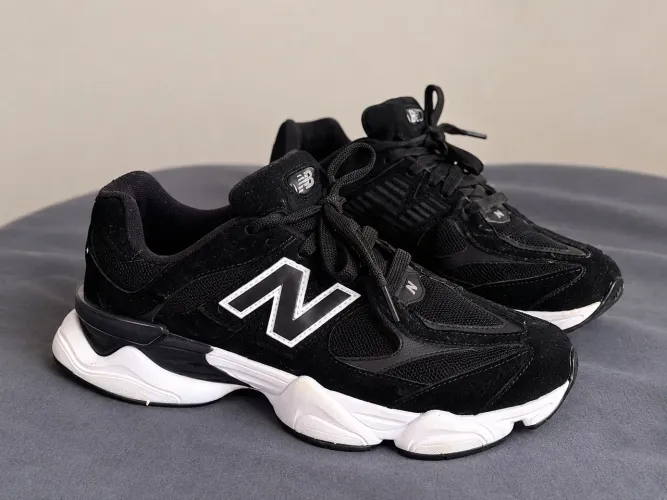 Tênis New Balance Preto em camurça
