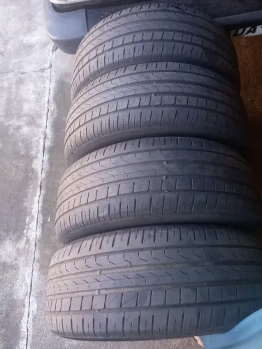 Vendo 4 pneus pirelli 215 50 17 em otimo estado e roda muito mesmo com protetor de borda