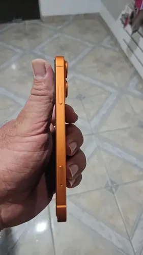 IPhone 11 128 gigas  na carcaça do 17 pro 