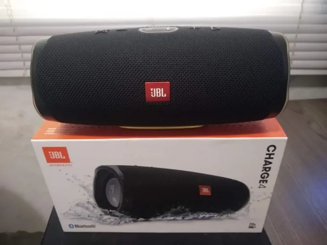 JBL charge 4