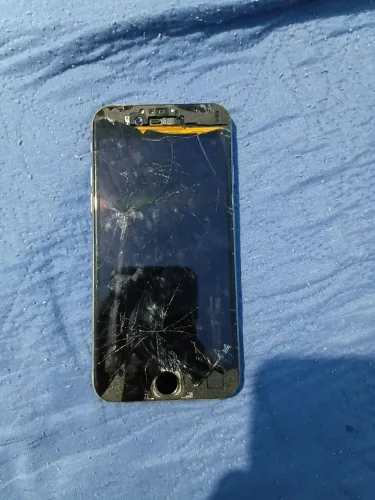 Vendendo dois iphone 6s pra retirar a carcaça 