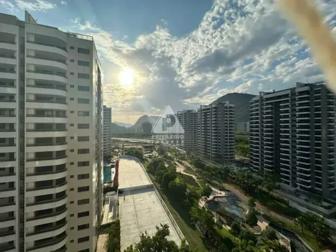 Apartamento modernizado com 3 quartos, 3 banheiros,1 suíte e 2 vagas de garagem no Ilha Pu