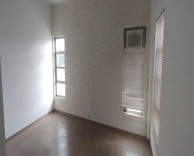 Sala Comercial com 1 Banheiro para Alugar, 65,77M² por R$ 800,00/Mês no Centro de American