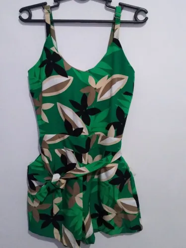 Vende-se roupas femininas novas, tendência do verão, aceitamos cartão, consultar tamanho..