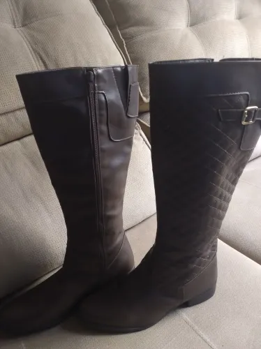 Bota semi nova