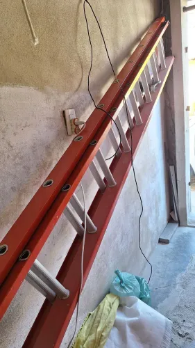 Escada de fibra de vidro extensível