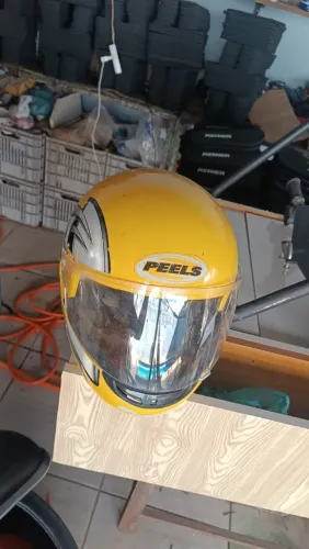 Capacete Peels Amarelo