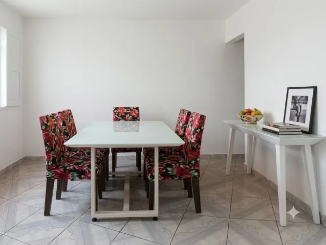 Troco Mesa de 6 Lugares + Aparador por Mesa de 4 Lugares e Balcão