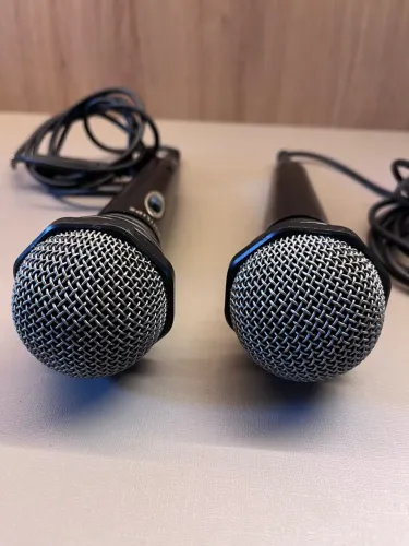 kit com 2 microfones philips sbcmd110 com fio p10 em perfeito estado