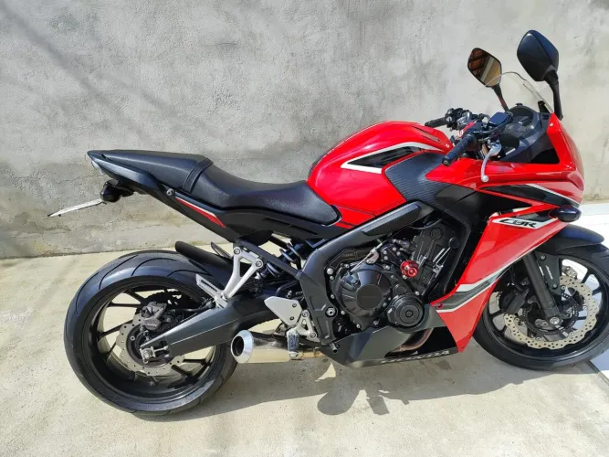 Vendo CBR 2018 ótimo estado