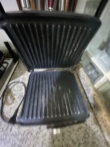 GRill elétrico 127 wts.