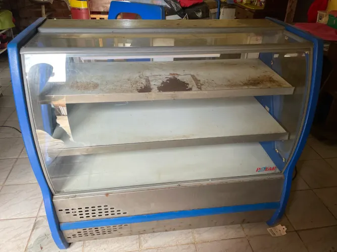 Expositor de pães e geleiradeira