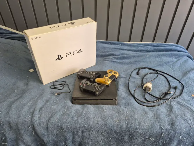 PS4 Slim 500gb rodando jogos digitais liso (sem leitor)