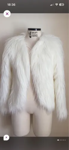 Casaco de pelo branco