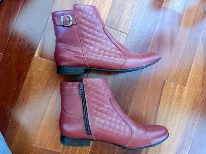 Bota de Couro Vermelha