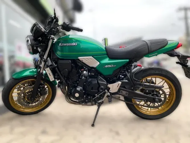 Kawasaki Z650 RS 2023 | 11.294 km | Clássica no visual, moderna na pilotagem