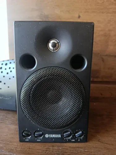 Monitor de áudio profissional Yamaha 