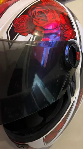 Capacete feminino