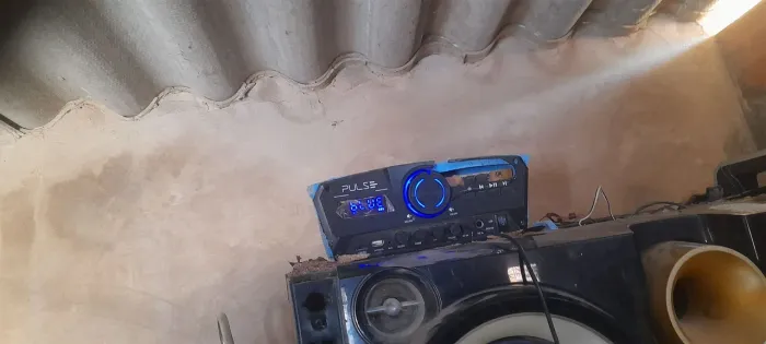 Vendo caixa de som toca Bluetooth e pen-drive 