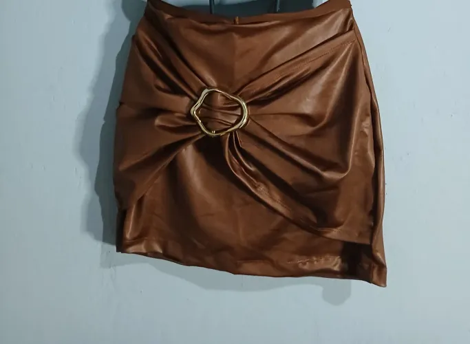 Sais short e saia couro fake