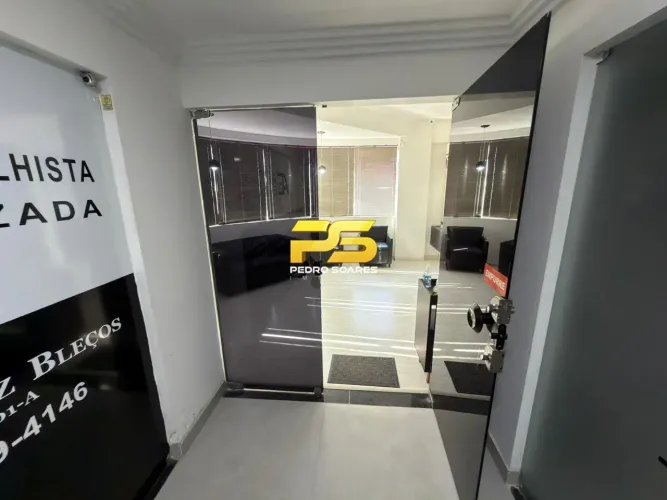 SALA COMERCIAL PORTEIRA FECHADA A VENDA NO BAIRRO DE MANAÍRA EM JOÃO PESSOA / PB REF: 195