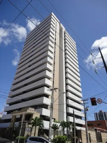 Ótimo apartamento, 3 quartos (Sendo 01 suíte), DCE, varanda, sala, cozinha com armários, w