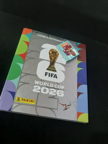 Álbum da copa prata completo de figurinha originais e tem 82 repetidas