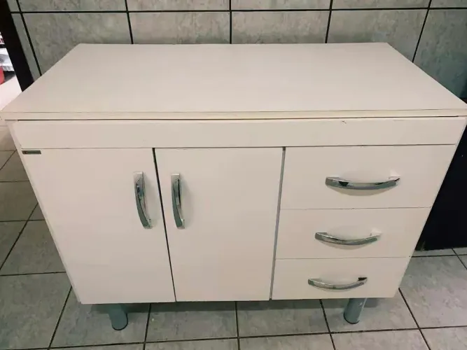 Armário com tampo, usado