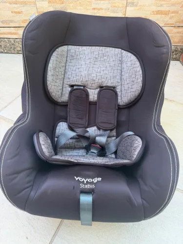 Cadeirinha carro/ Bebê conforto 