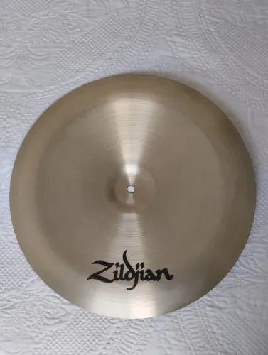 Prato Zildjian China Low 16", em ótimo estado de conservação!