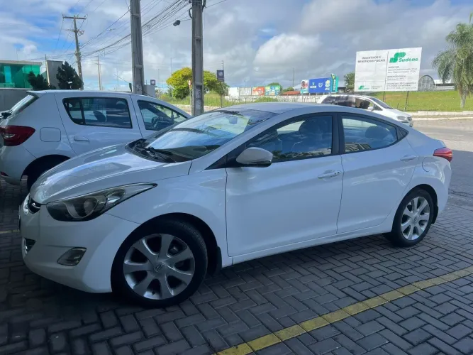 Hyundai Elantra GLS 1.8 16V Aut. 2013