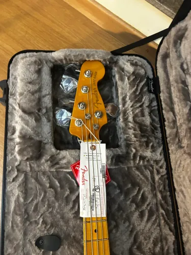 Baixo fender ultra II jazzbass