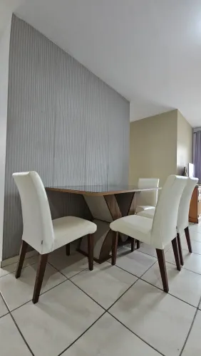 Vendo Conjunto Sala de Estar - 6 cadeiras Niruma e mesa com tampo de vidro