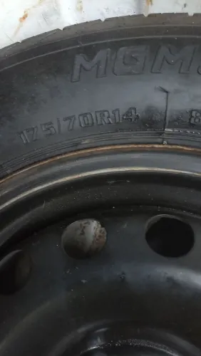 Pneu 175 70 14 apenas 1 com roda