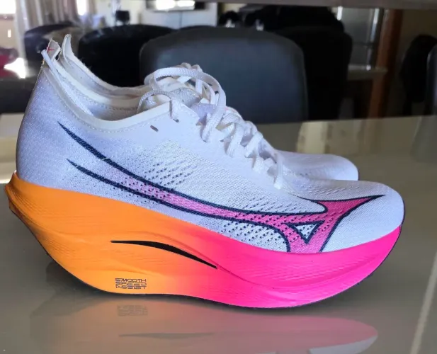 Tênis de Corrida Mizuno Wave Rebellion Pro 3