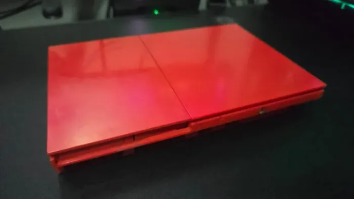PlayStation 2 Cinnabar Red Edição Especial + Adaptador HDMI e Bluetooth