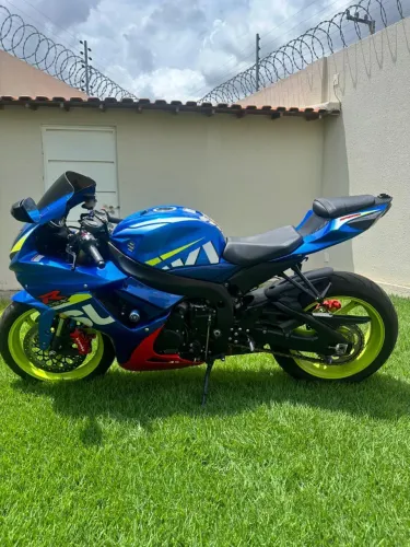 1997 Suzuki GSXR 750 SRAD in Saxlingham Nethergate, Royaume-Uni - A vendre | Car & Classic