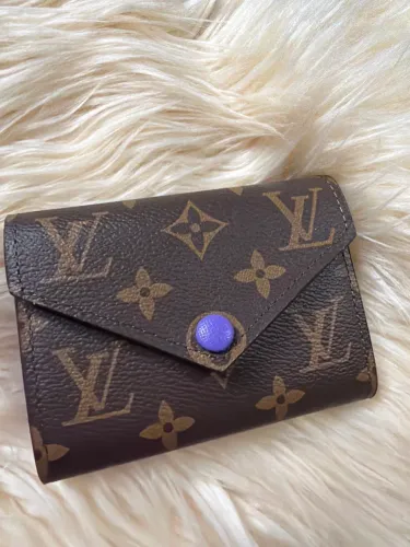 Carteira Louis Vuitton roxa linha Premium