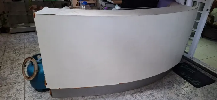 Balcão de loja projetado.
